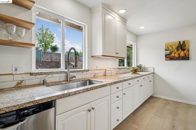 3020 Deseret Dr, Richmond, CA 94803