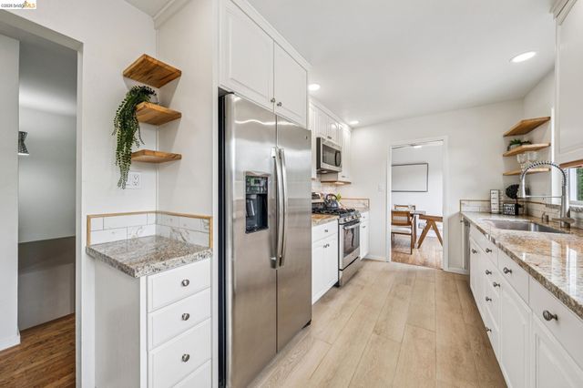 3020 Deseret Dr, Richmond, CA 94803