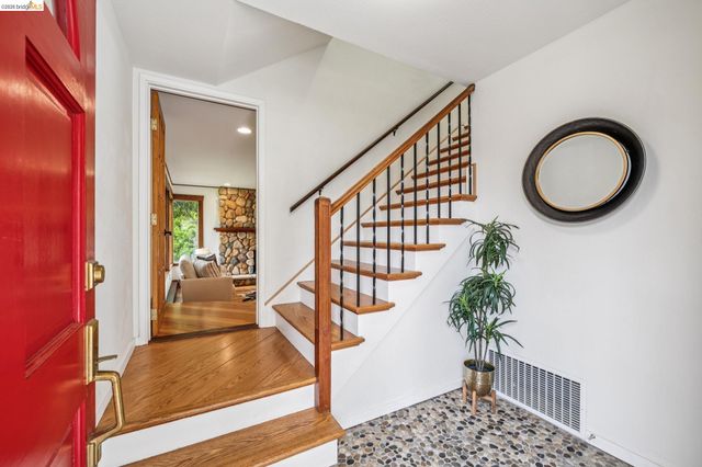 3020 Deseret Dr, Richmond, CA 94803