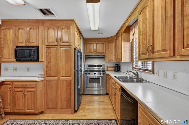 40 Holmes Street, Stonington, CT 06355