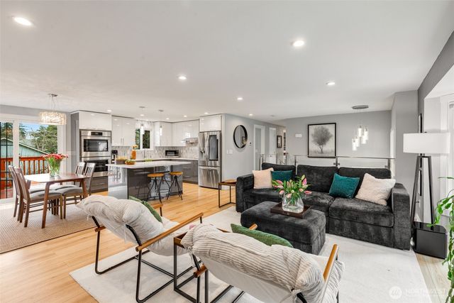 403 Ferndale Avenue NE, Renton, WA 98056