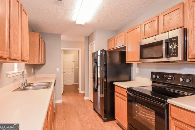 1917 Summit Creek Way, Loganville, GA 30052