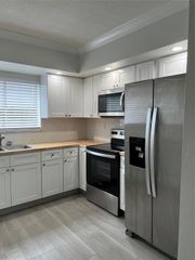 610 NE 29TH Drive 4, Wilton Manors, FL 33334