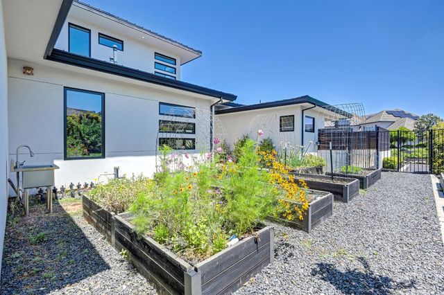 612 Thalassa Ct, El Dorado Hills, CA 95762