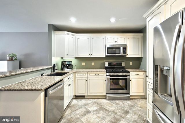 48 JEAN LO WAY, York, PA 17406