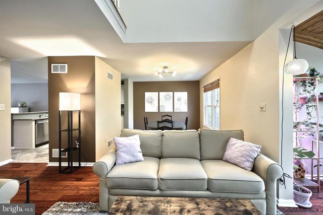 48 JEAN LO WAY, York, PA 17406