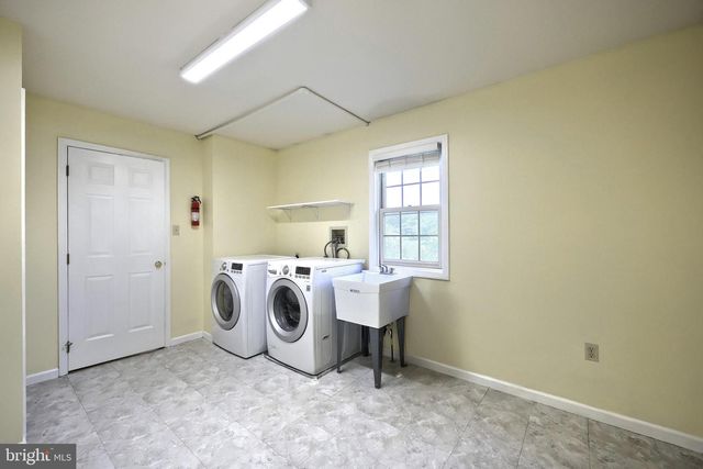 48 JEAN LO WAY, York, PA 17406