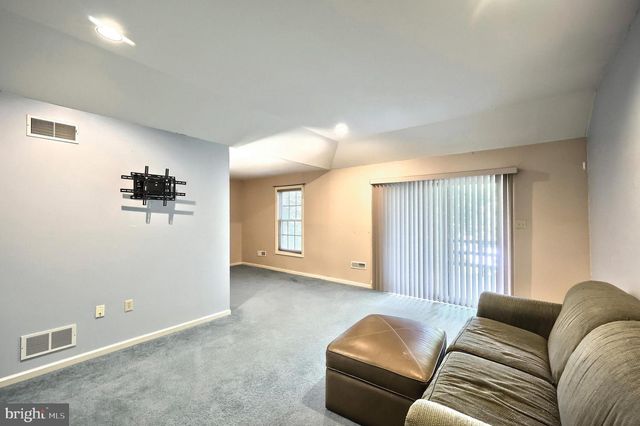 48 JEAN LO WAY, York, PA 17406
