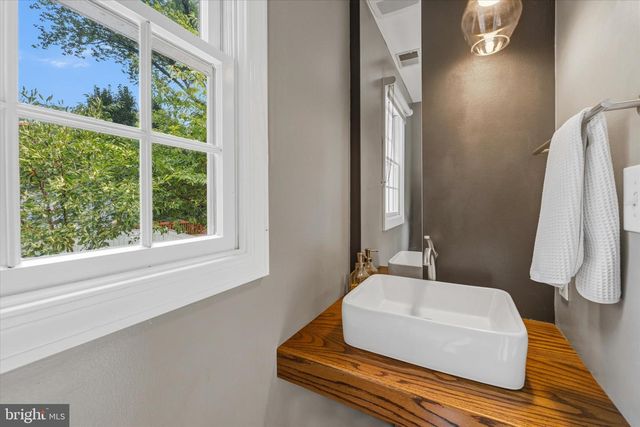 2719 N EDISON ST, Arlington, VA 22207
