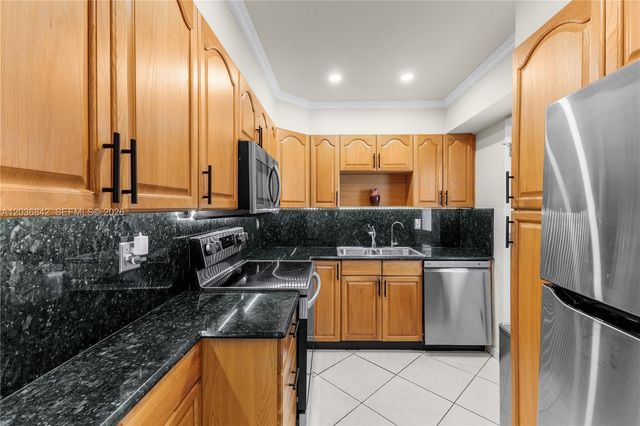 2903 Point East Dr K301, Aventura, FL 33160