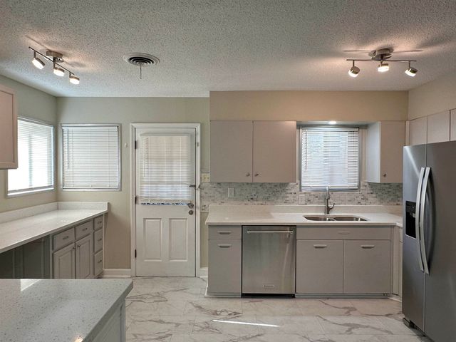 141 N WHITE STATION RD, Memphis, TN 38117