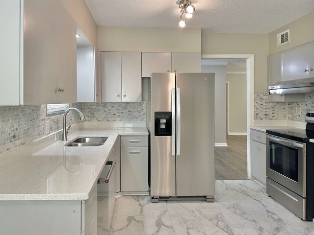 141 N WHITE STATION RD, Memphis, TN 38117