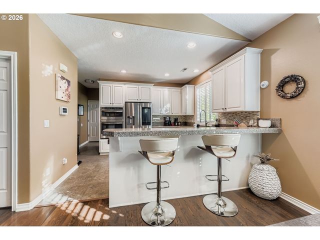 19874 BENNINGTON Ct, West Linn, OR 97068