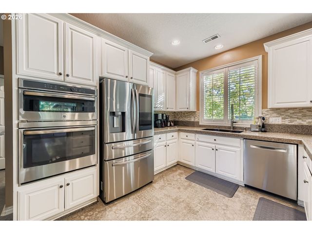 19874 BENNINGTON Ct, West Linn, OR 97068