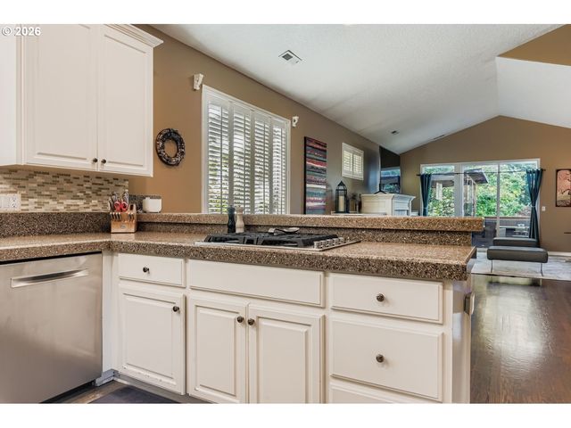19874 BENNINGTON Ct, West Linn, OR 97068
