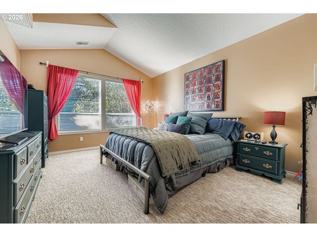 19874 BENNINGTON Ct, West Linn, OR 97068