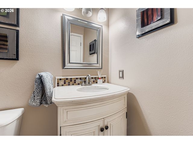 19874 BENNINGTON Ct, West Linn, OR 97068