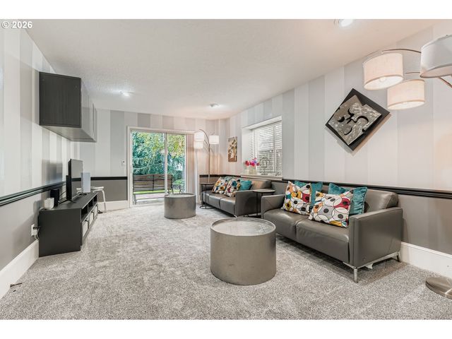 19874 BENNINGTON Ct, West Linn, OR 97068