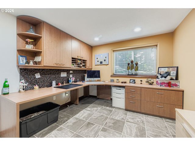 19874 BENNINGTON Ct, West Linn, OR 97068