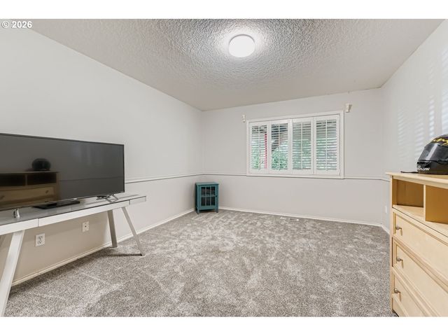 19874 BENNINGTON Ct, West Linn, OR 97068