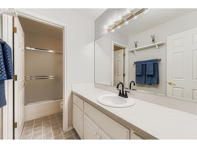 19874 BENNINGTON Ct, West Linn, OR 97068