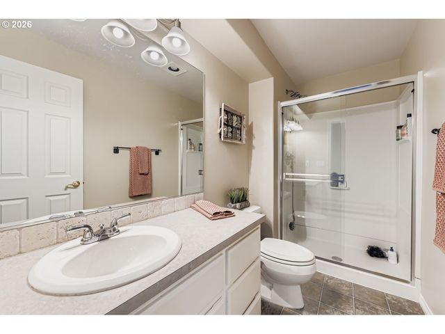 19874 BENNINGTON Ct, West Linn, OR 97068