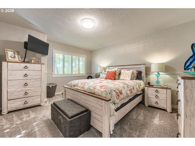 19874 BENNINGTON Ct, West Linn, OR 97068