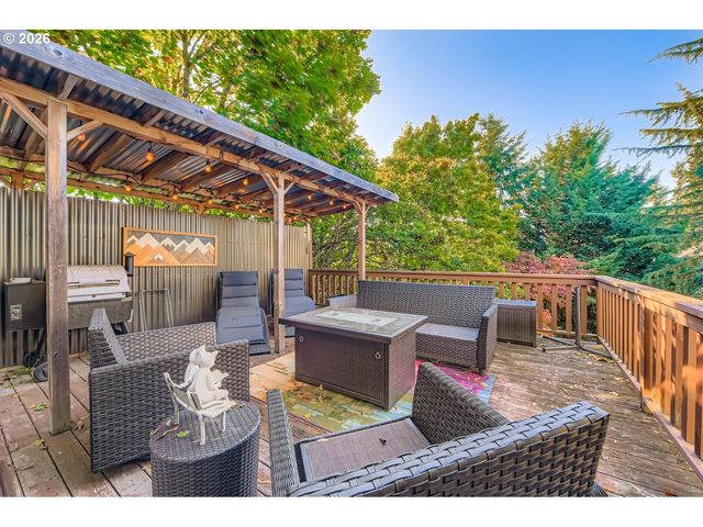 19874 BENNINGTON Ct, West Linn, OR 97068