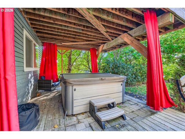 19874 BENNINGTON Ct, West Linn, OR 97068