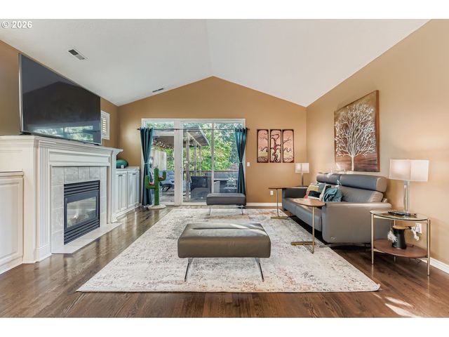 19874 BENNINGTON Ct, West Linn, OR 97068