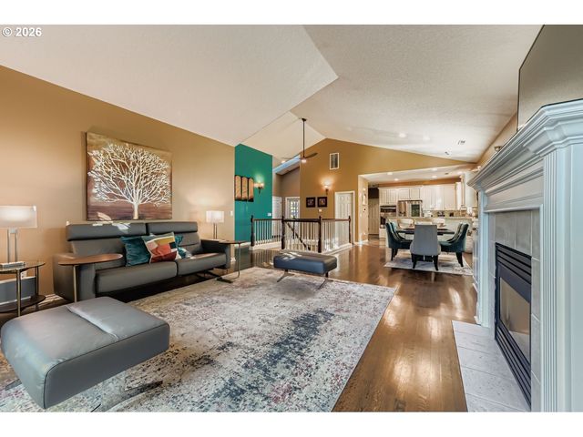 19874 BENNINGTON Ct, West Linn, OR 97068