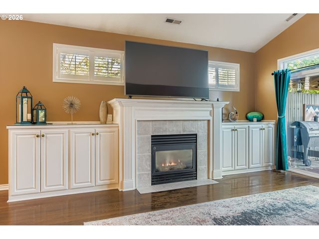 19874 BENNINGTON Ct, West Linn, OR 97068