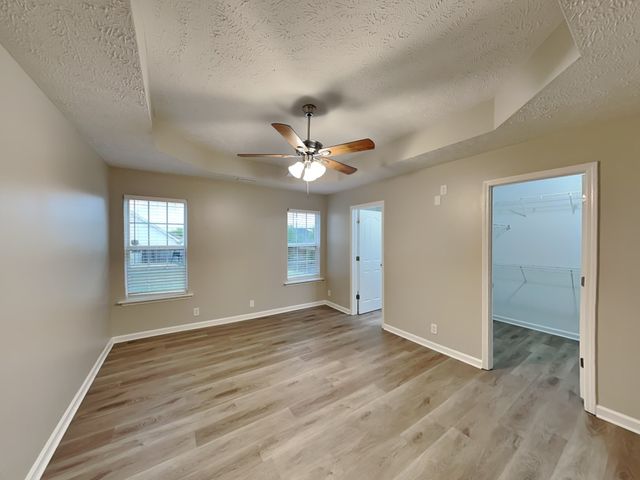 1233 Shannon Ln, La Vergne, TN 37086