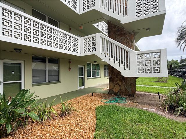 4885 1ST STREET NE 117, St Petersburg, FL 33703