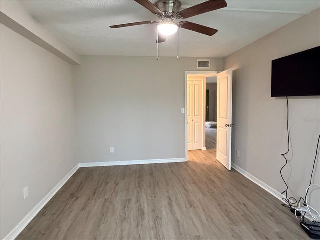 4885 1ST STREET NE 117, St Petersburg, FL 33703