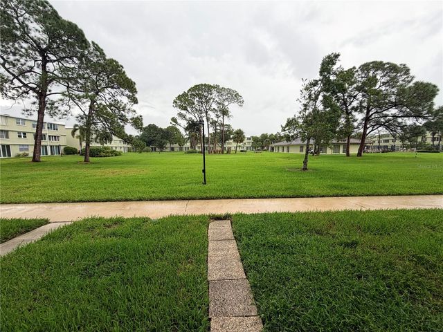 4885 1ST STREET NE 117, St Petersburg, FL 33703