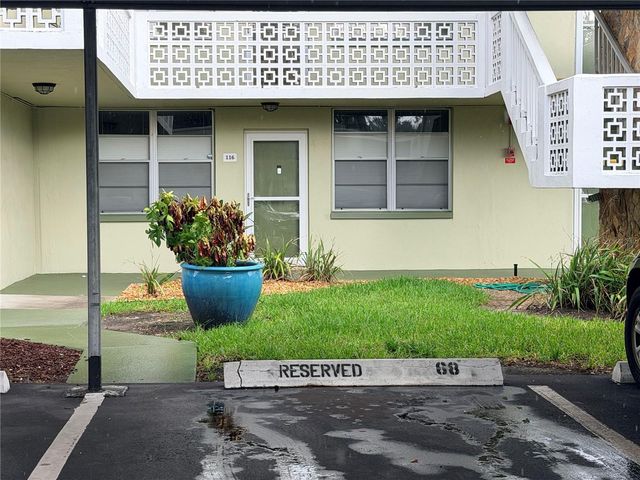 4885 1ST STREET NE 117, St Petersburg, FL 33703