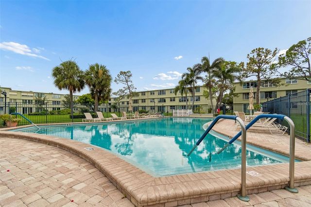4885 1ST STREET NE 117, St Petersburg, FL 33703