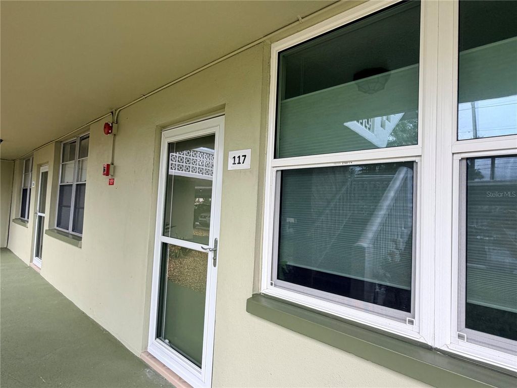 4885 1ST STREET NE 117, St Petersburg, FL 33703