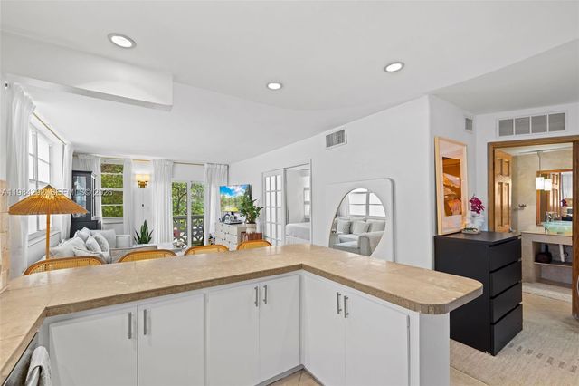 949 Pennsylvania Ave 201, Miami Beach, FL 33139