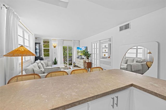 949 Pennsylvania Ave 201, Miami Beach, FL 33139