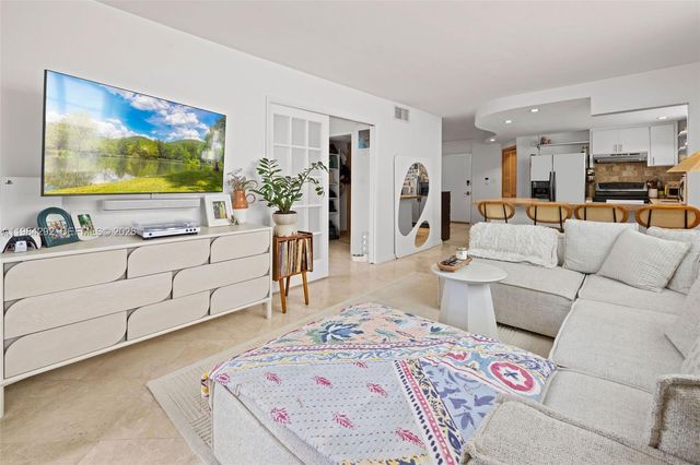 949 Pennsylvania Ave 201, Miami Beach, FL 33139