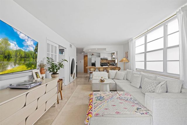 949 Pennsylvania Ave 201, Miami Beach, FL 33139