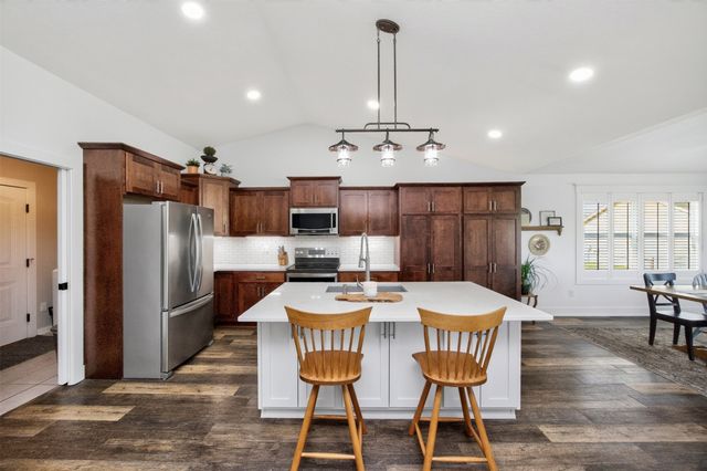 1720 SE Waters Edge Drive, Waukee, IA 50263