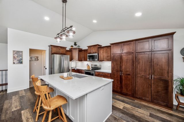 1720 SE Waters Edge Drive, Waukee, IA 50263