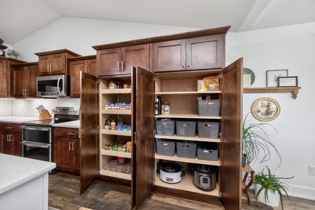 1720 SE Waters Edge Drive, Waukee, IA 50263