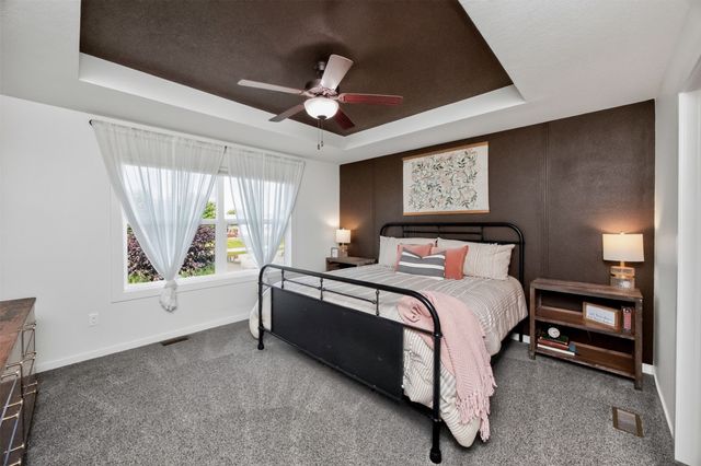 1720 SE Waters Edge Drive, Waukee, IA 50263