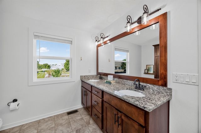 1720 SE Waters Edge Drive, Waukee, IA 50263
