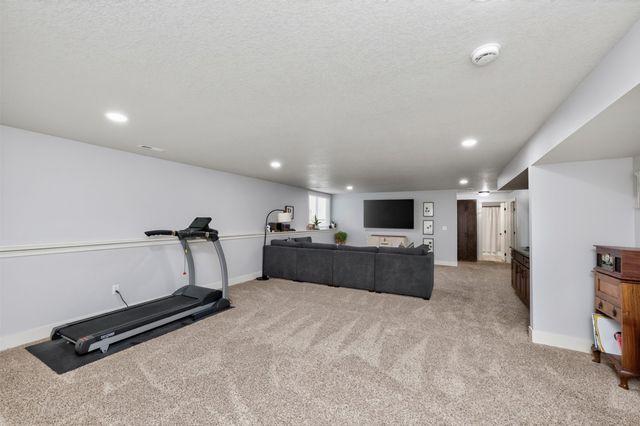 1720 SE Waters Edge Drive, Waukee, IA 50263