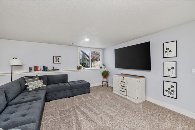 1720 SE Waters Edge Drive, Waukee, IA 50263